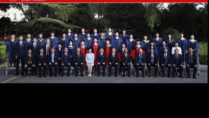 2025届研究生毕业照